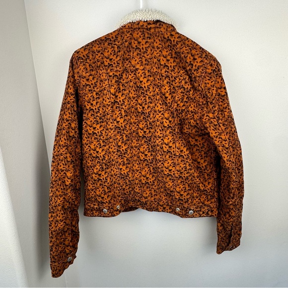 Levi’s Cheetah Print Ladies Jean Jacket- size small - Like New - Picture 4 of 15